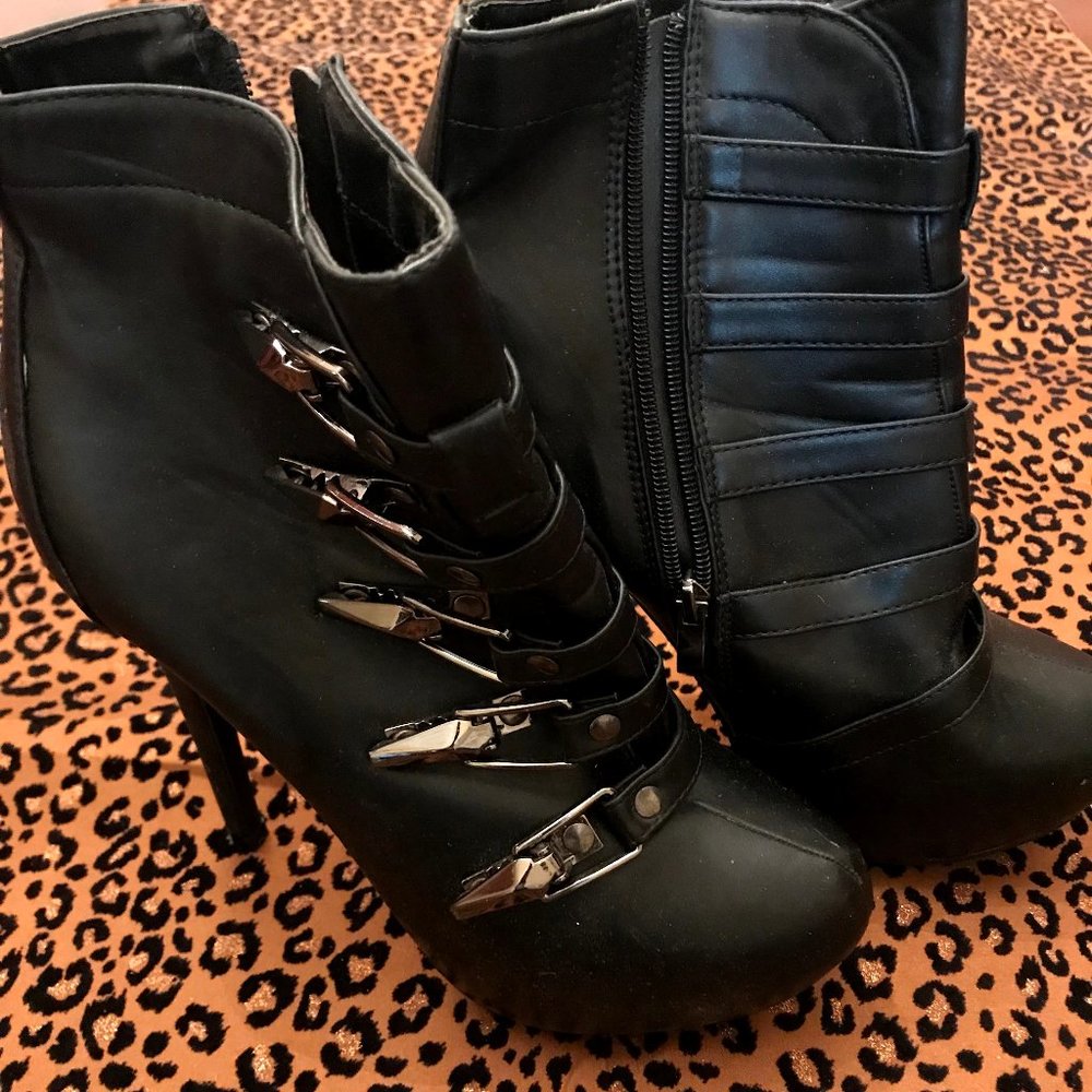 Paper Fox Genece Booties